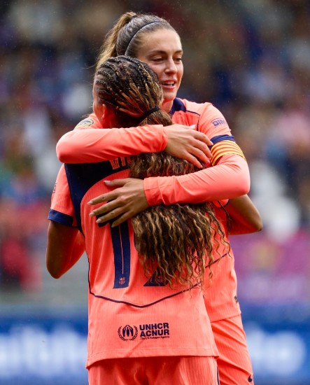 Alexia Putellas y Vicky López celebran un gol. Imagen de la cuenta X de la Liga F