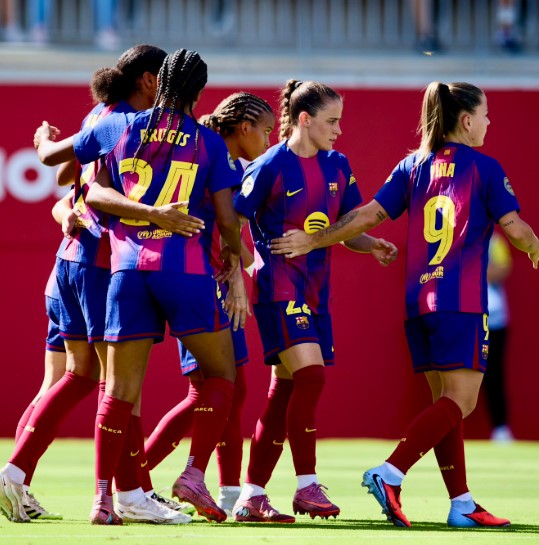 Jugadoras del Barça Femení celebrando el primero gol ante el Sevilla FC