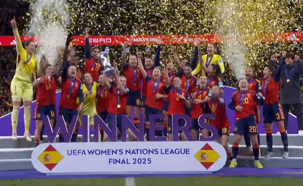 Jugadoras de la selección española celebrando el título de la Nations League femenina ante Alemania