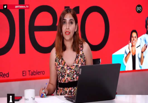 Dina Bousselham presentando el tablero